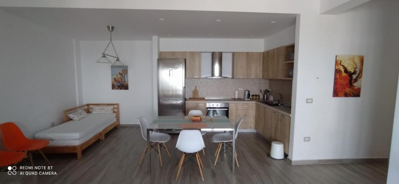 Matthews Beach House Vlore Exterior photo