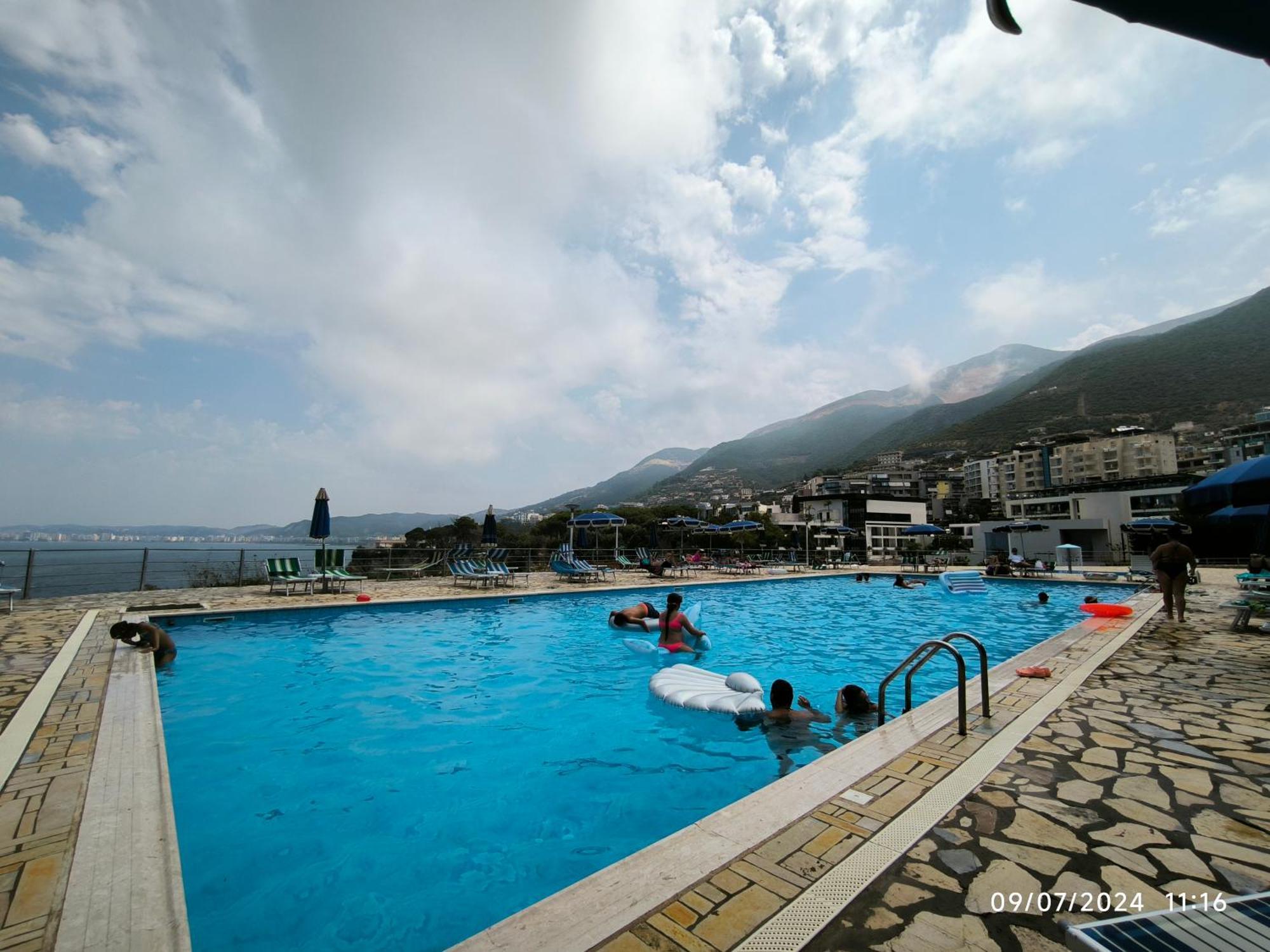 Matthews Beach House Vlore Exterior photo