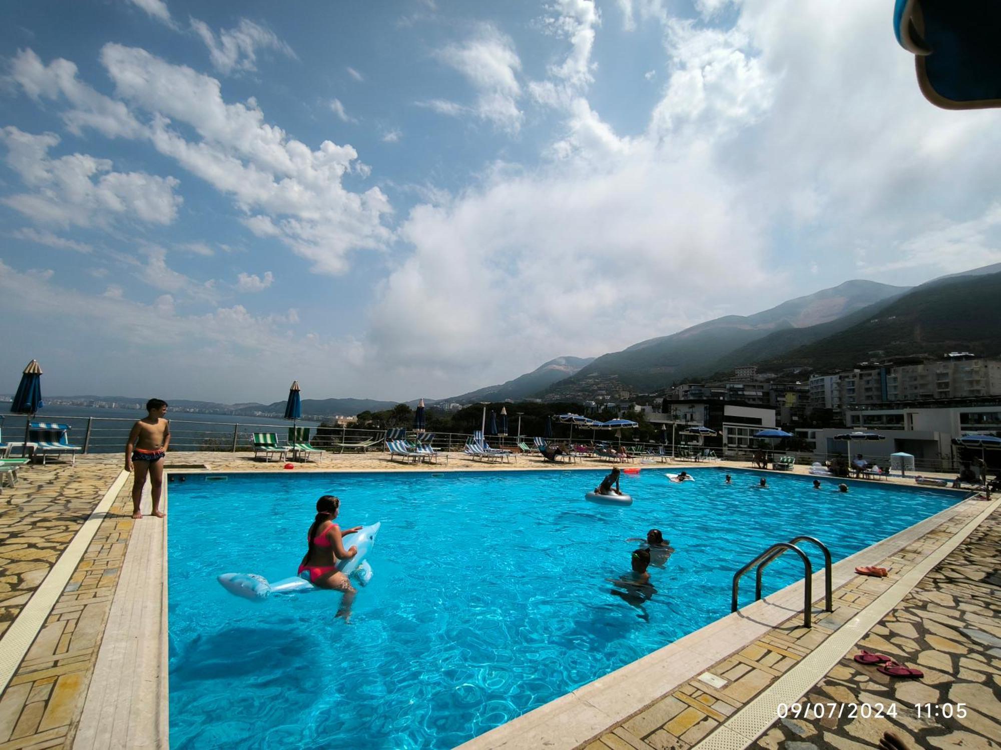 Matthews Beach House Vlore Exterior photo